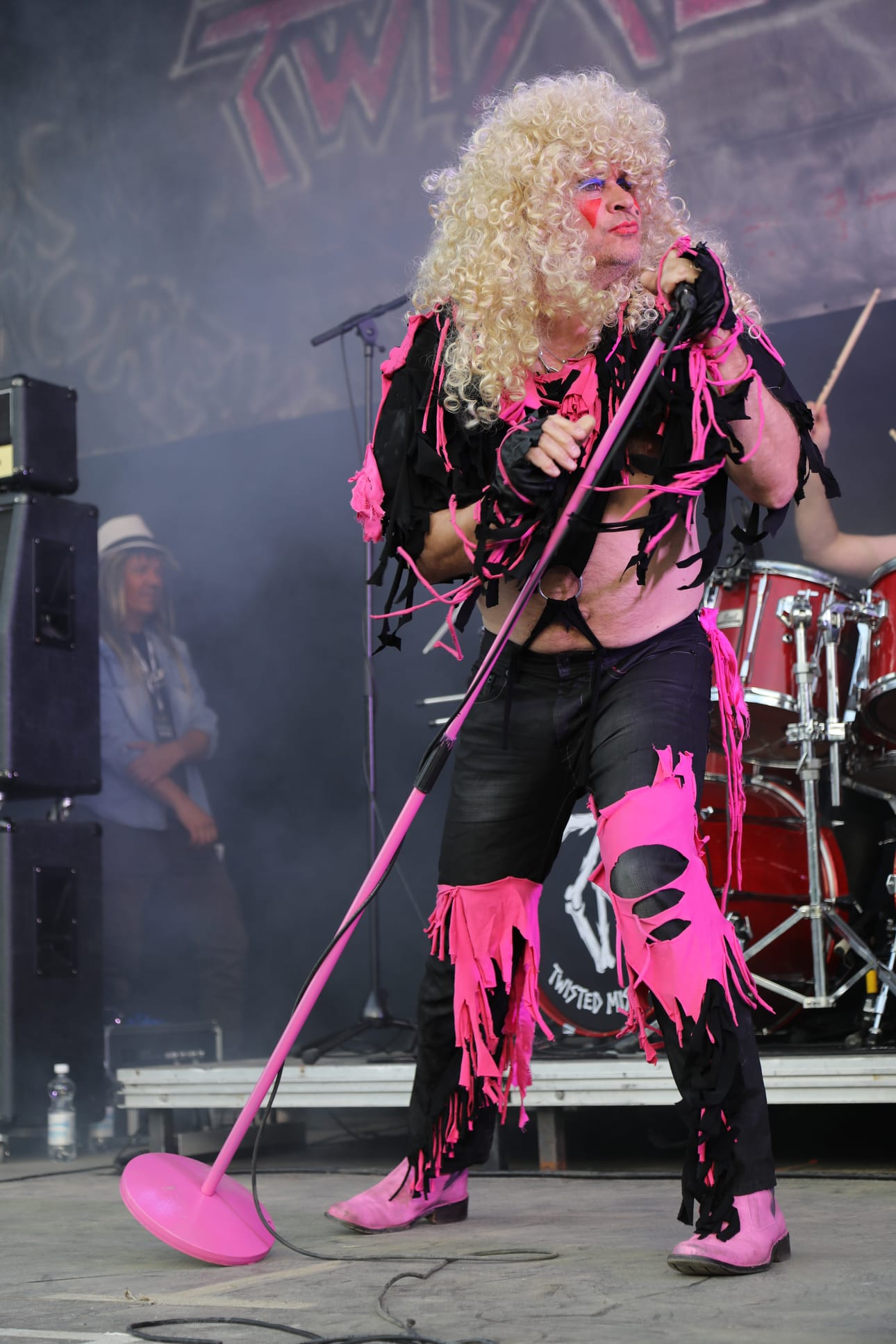 Vaasalainen Twisted Misters, joka on Twisted Sister -coverbändi, oli satsannut esiintymisasuihin ja meikkeihin.