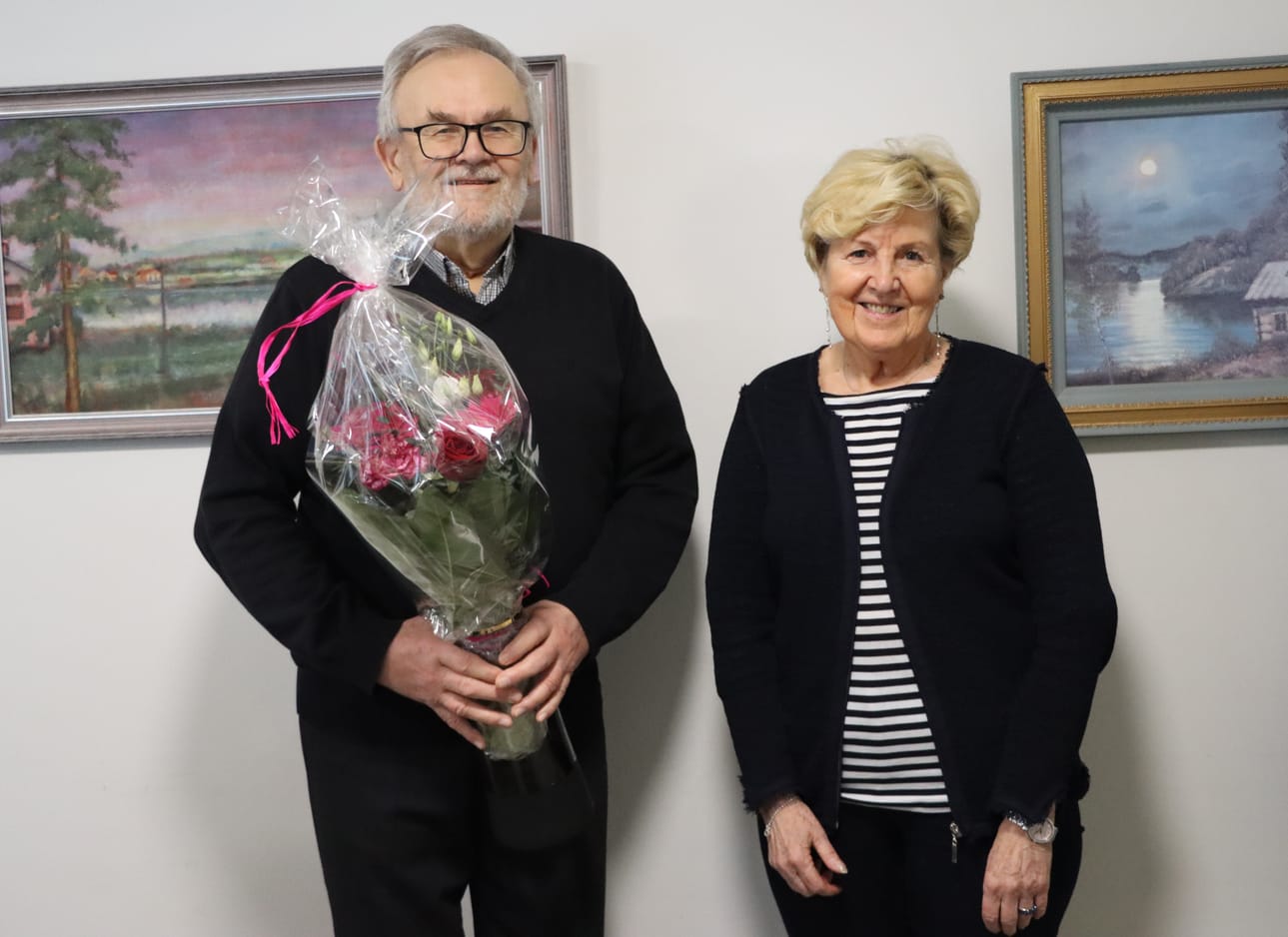 Olli Ahtolan Vuoden Valentinoksi kukitti viime vuoden Valentina Anneli Björklöf.