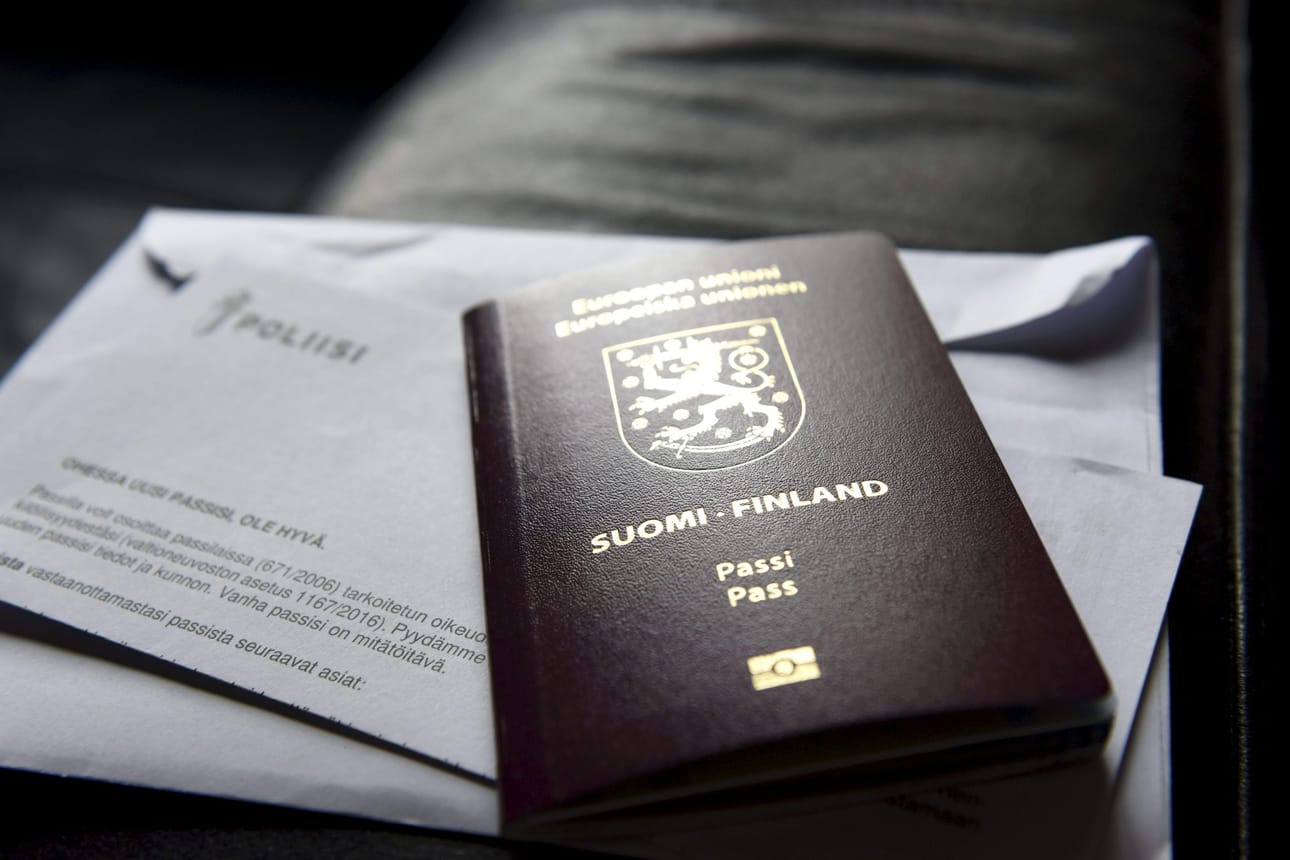 Poliisi lähetti yhteensä 545 ihmiselle syyskuun 16. päivänä väärän henkilön passin. LEHTIKUVA / Timo Jaakonaho