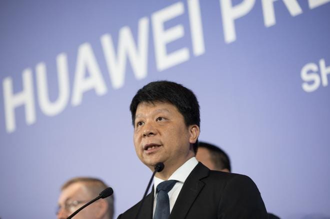 Huawein toimitusjohtaja Guo Ping kertoi yhtiön haastavan Yhdysvaltain hallituksen oikeuteen tiedotustilaisuudessa Shenzhenissä torstaina.