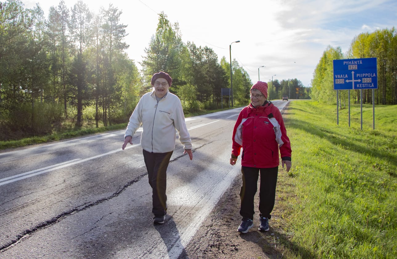 Satu Poutiainen (86 v) ja Hilma Rasinkangas (88 v) ovat käyneet aamukävelyllä yhdessä aina 1990-luvun puolivälistä lähtien. Temmestien varsi on tullut tutuksi lähes 30 vuoden aikana.