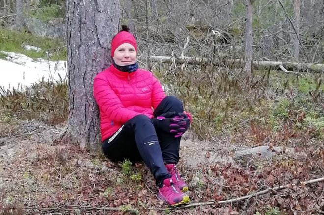Tiina Suomalainen ollut eri-ikäisten lasten ryhmänohjaajana useita vuosia ja toimii tällä hetkellä partiolippukunta Ähtärin Eräveikkojen lippukunnanjohtajana sekä perhepartion organisaattorina.