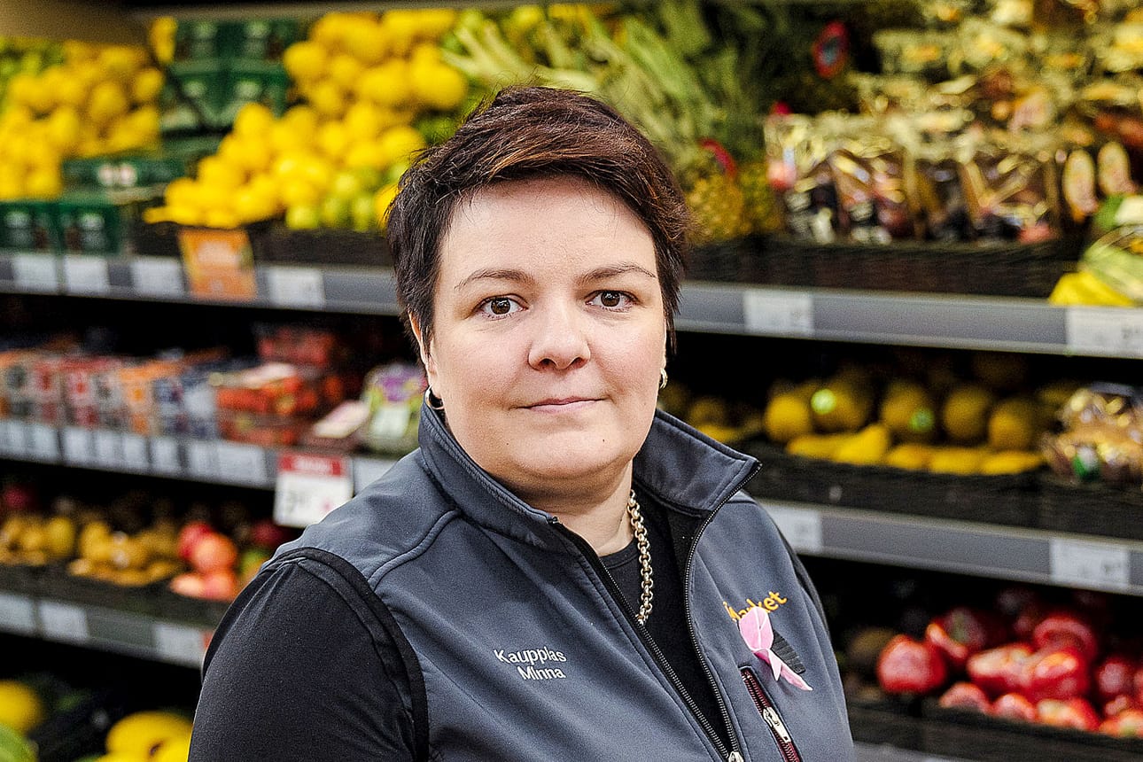 Minna Back aloitti K-Market Muoniontorin kauppiaana ollessaan vain 22-vuotias. Arkistokuva.
