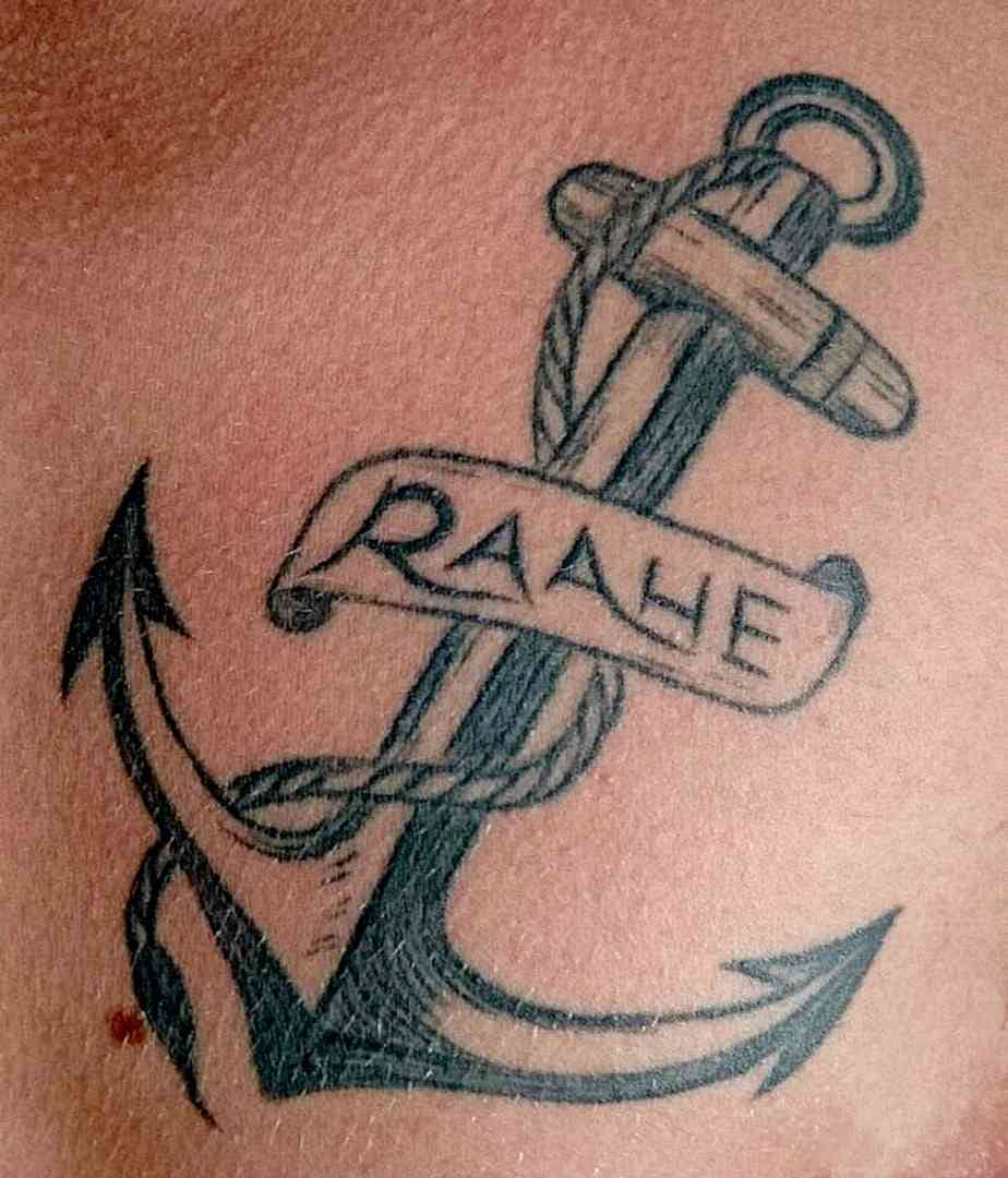 Pekanpäiviksi on luvassa myös Raahe-aiheisia tatuointeja esittelevä valokuvanäyttely Kruununmakasiinilla. Sitä varten ehtii vielä toimittaa kuvan omasta Raahe-tatuoinnistaan ottamalla yhteyttä museoon henkilökohtaisesti, sähköpostilla tai Facebookissa.