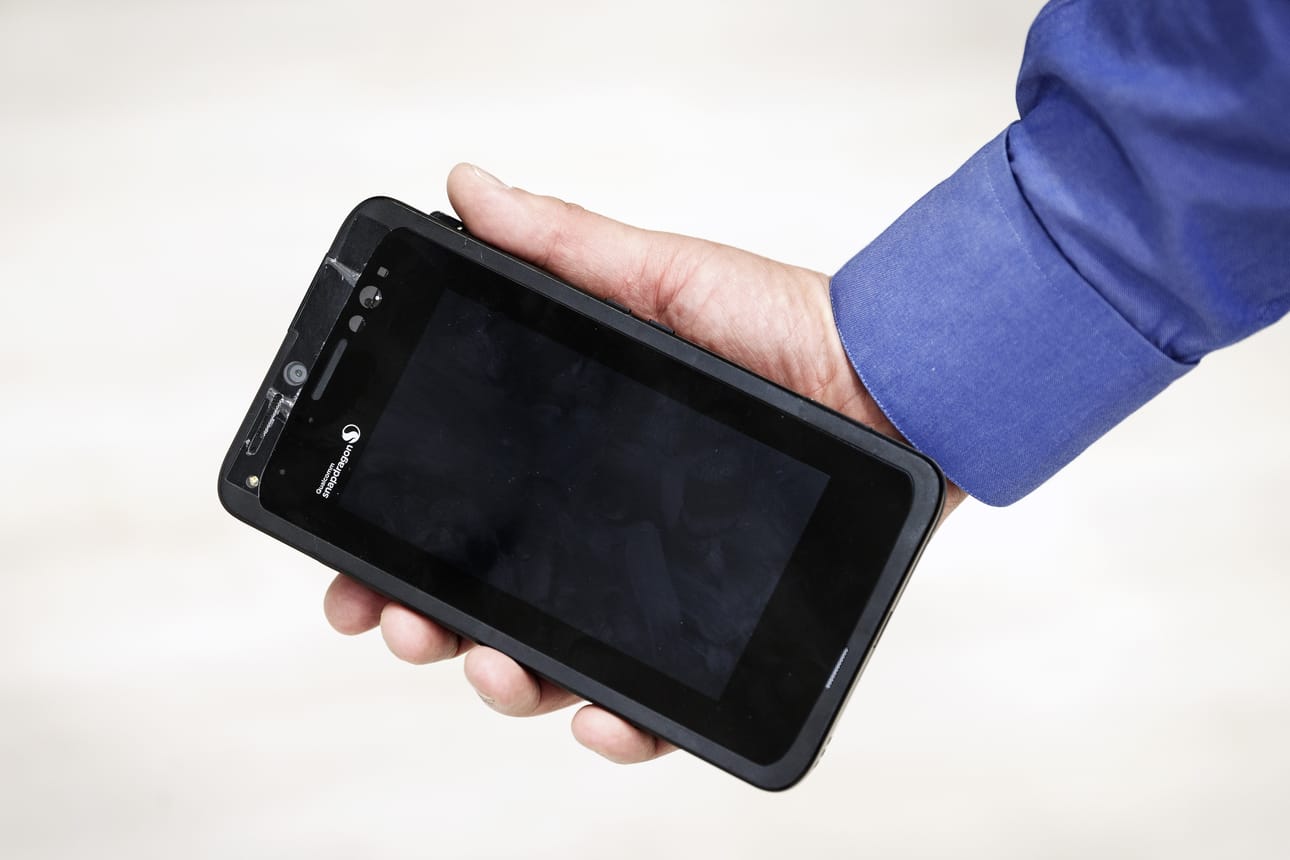 5G-mallipuhelin ei vielä mahdu taskuun. Se painaa paljon ja syö liikaa sähköä, mutta ehtinee kehittyä ennen kuin ensimmäiset laitevalmistajat tuovat 5G-kännykät markkinoille tämän vuoden aikana.