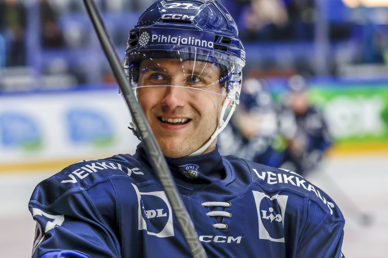 Janne Kuokkanen on esiintynyt kevään maaotteluissa edukseen. Hyökkääjän monipuolisuus voi olla kimuranteissa MM-valinnoissa iso etu.