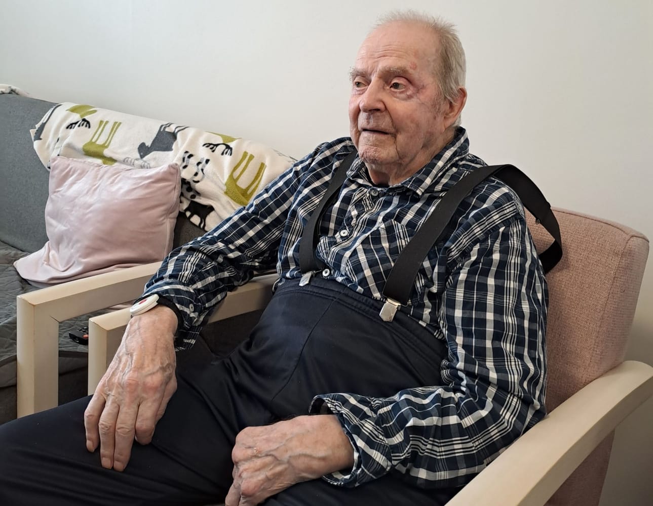 Erkki Erkinheimo täytti heinäkuussa kunnioitettavat 99 vuotta. Arki sujuu mukavasti palvelukodissa.