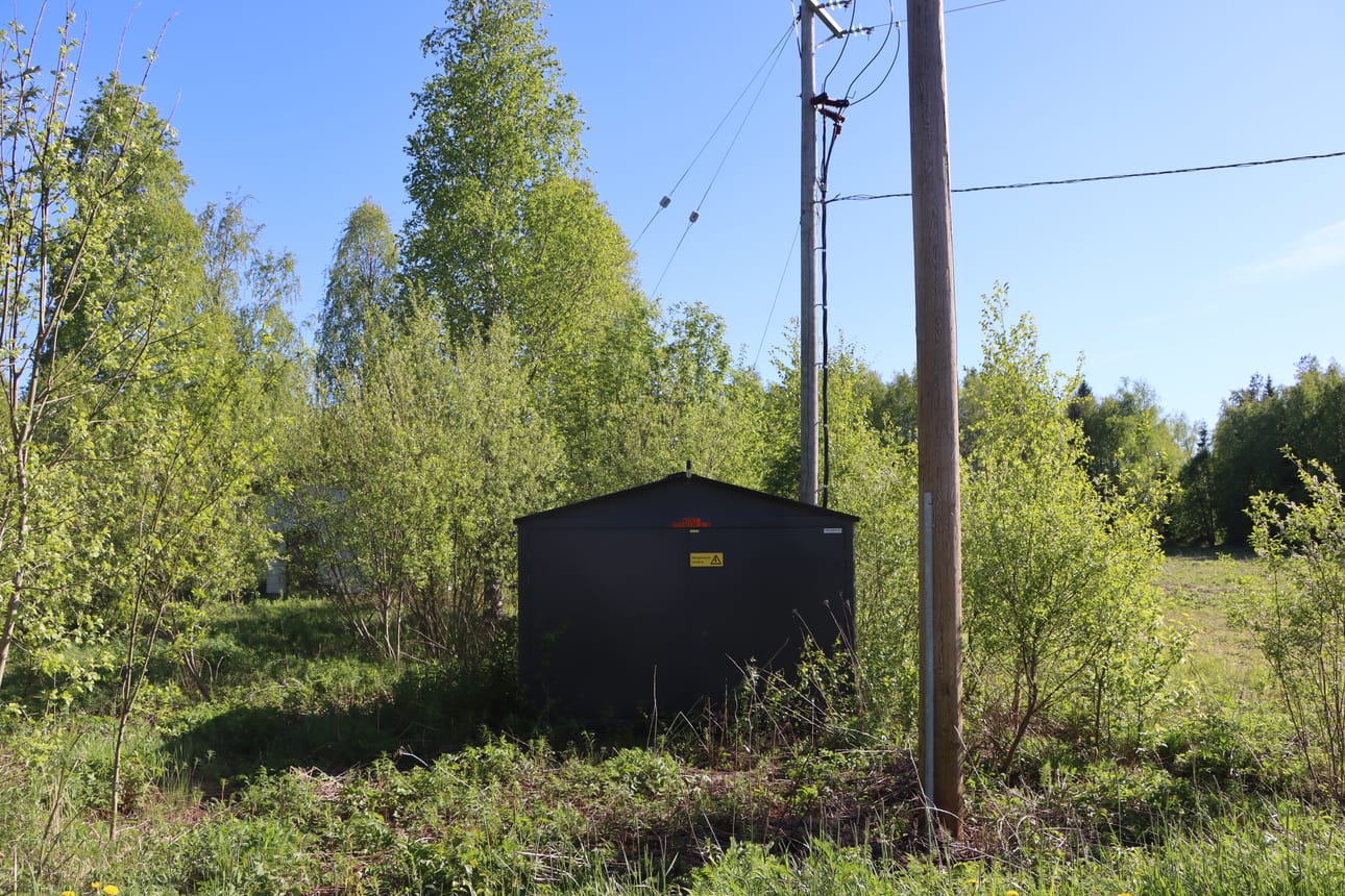 Suunnitelmissa olevan maston tieltä purettaisiin pois tämä vanha laitetila.