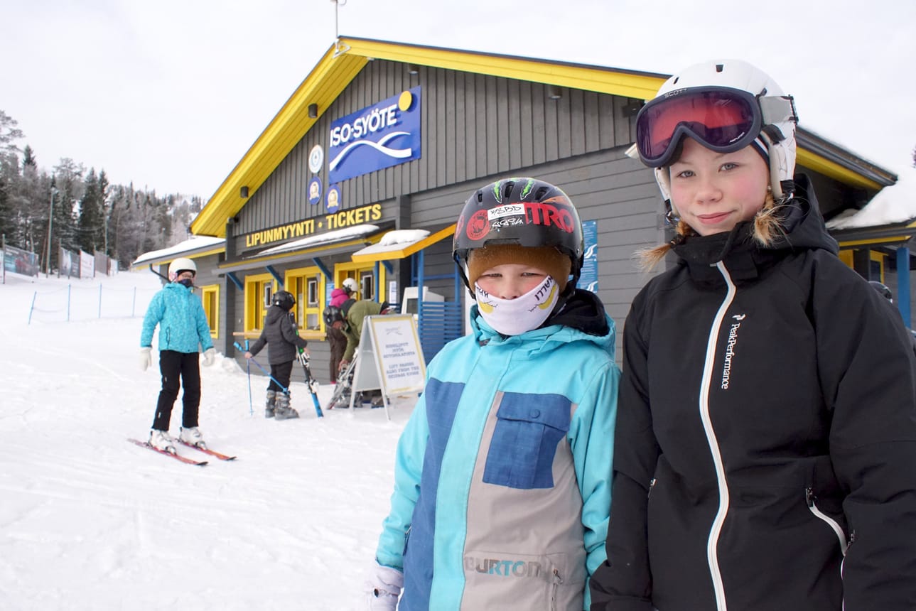 Jesse ja Jenny Karppinen viihtyivät Iso-Syötteen rinteillä. Jesse oli toista, Jenny ensimmäistä kertaa Iso-Syötteellä.