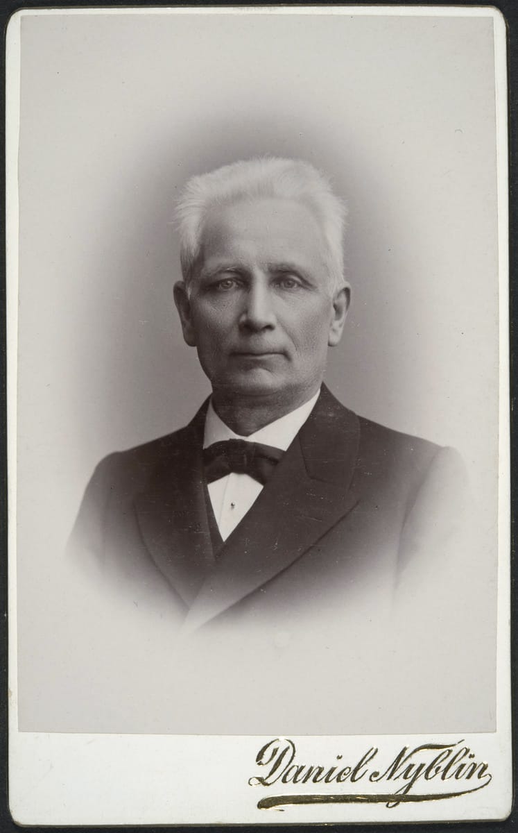Kauppias Joachim Kurtén (1836–99) oli Vaasan kaupunginvaltuuston ensimmäinen puheenjohtaja. Hän oli myös porvariston edustajana useilla valtiopäivillä vuosina 1872–99. Arkistokuva.