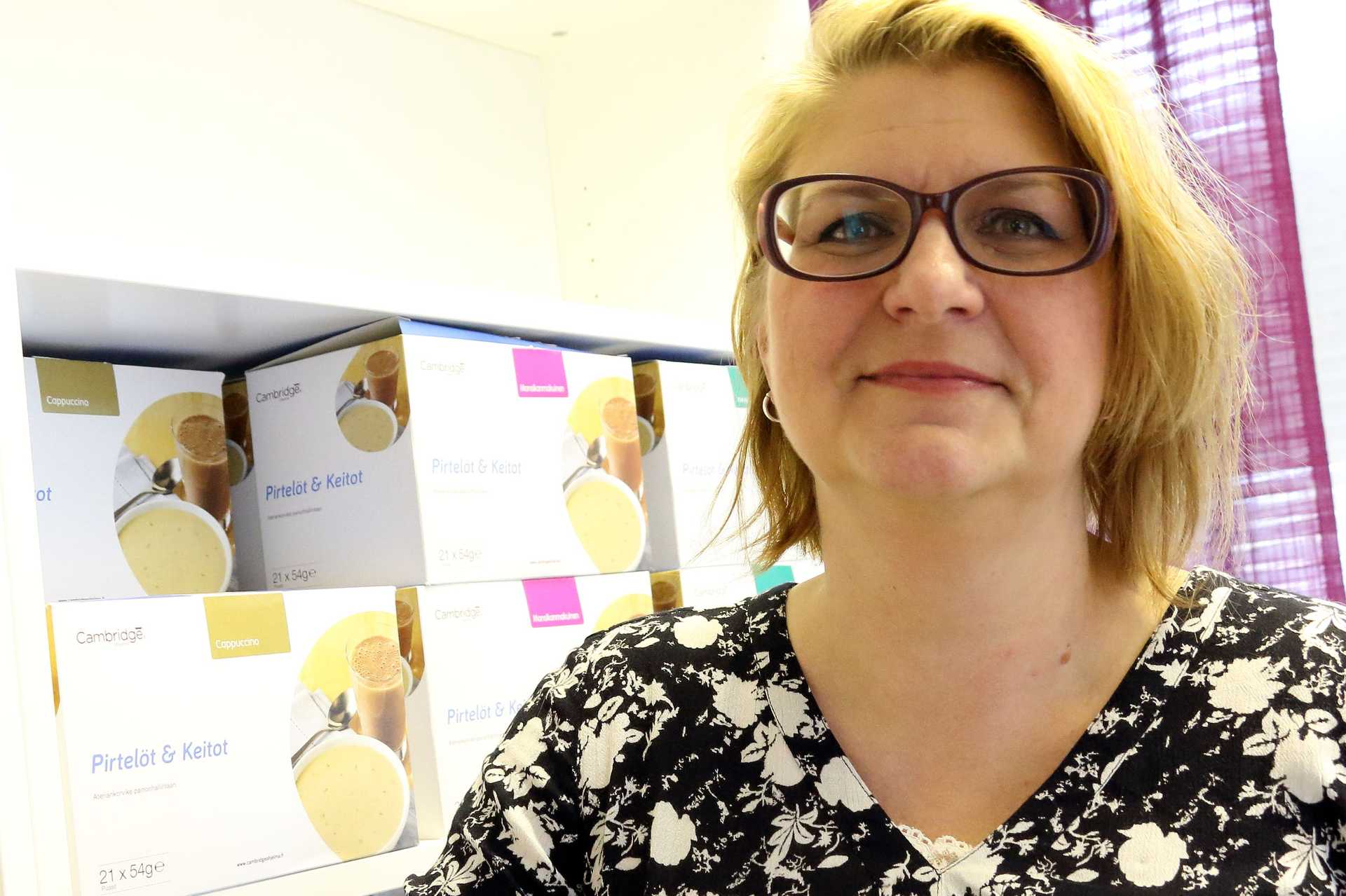 Kirsi Lehtikangas laihdutti 20 kiloa ja ryhtyi neuvomaan muitakin kilojen karistamisessa. –Olen lopettanut kuorsaamisen, olen paljon virkeämpi ja energisempi, hän kehuu uutta olotilaansa.