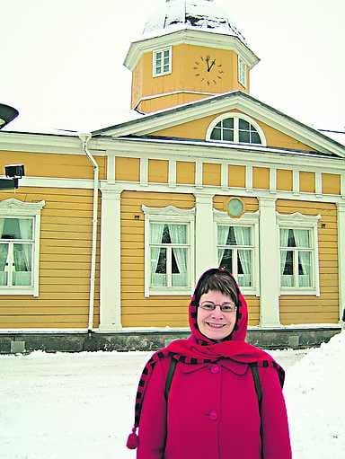 Tuttu talo. Kajaanin raatihuone tuli pormestarina toimineelle Petra Nurmelalle rakkaaksi. Sieltä hän julisti kajaanilaisille myös joulurauhan.