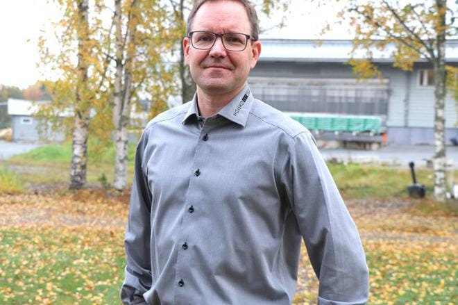 Tero Yli-Sikkilä haluaa olla osaltaan viemässä eteenpäin Alajärven vahvaa puunjalostusperinnettä. Hän aloitti maaliskuussa Hoisko CLT:n toimitusjohtajana.