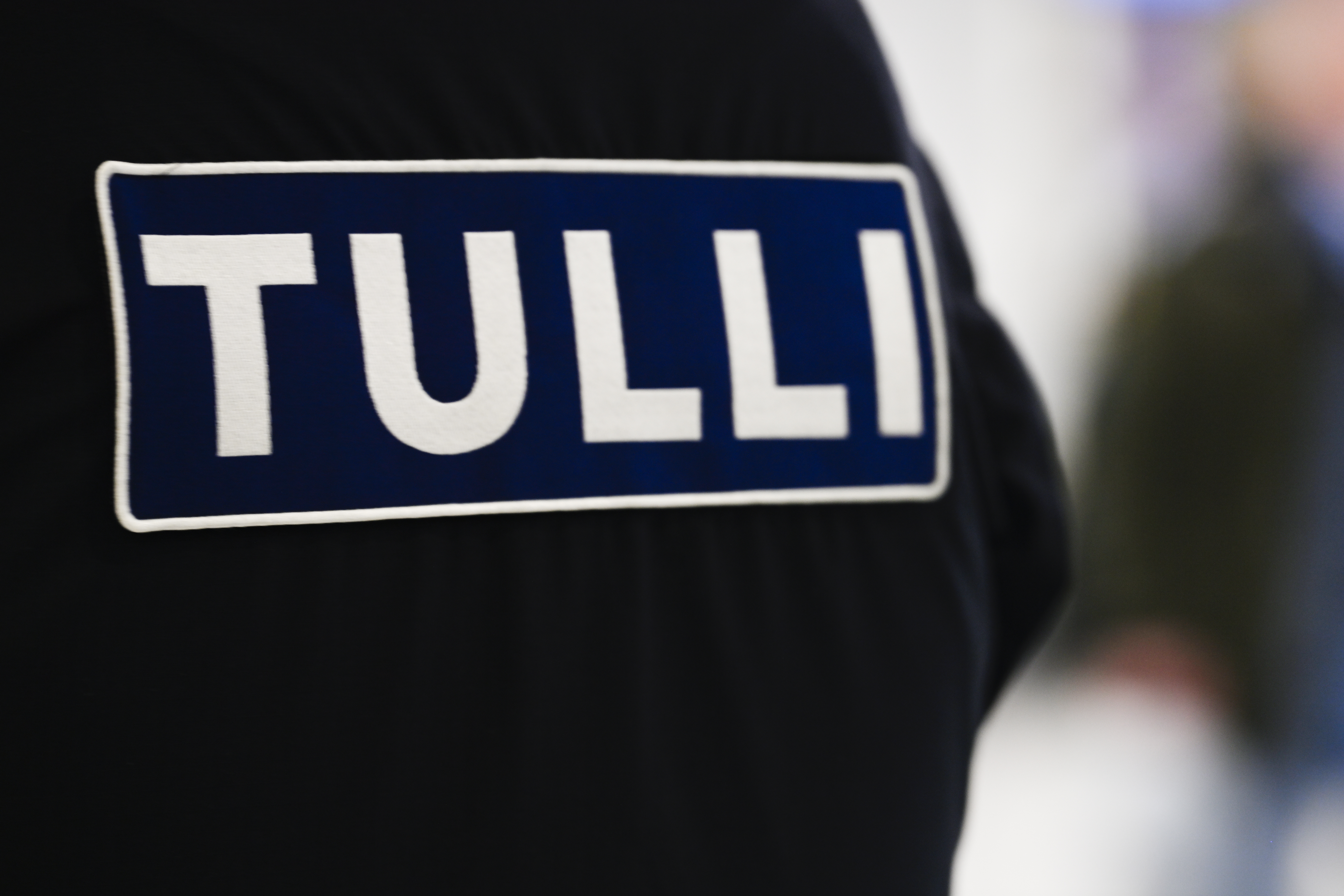 Tullin haaviin jää päivittäin laittomia nikotiinipussitilauksia