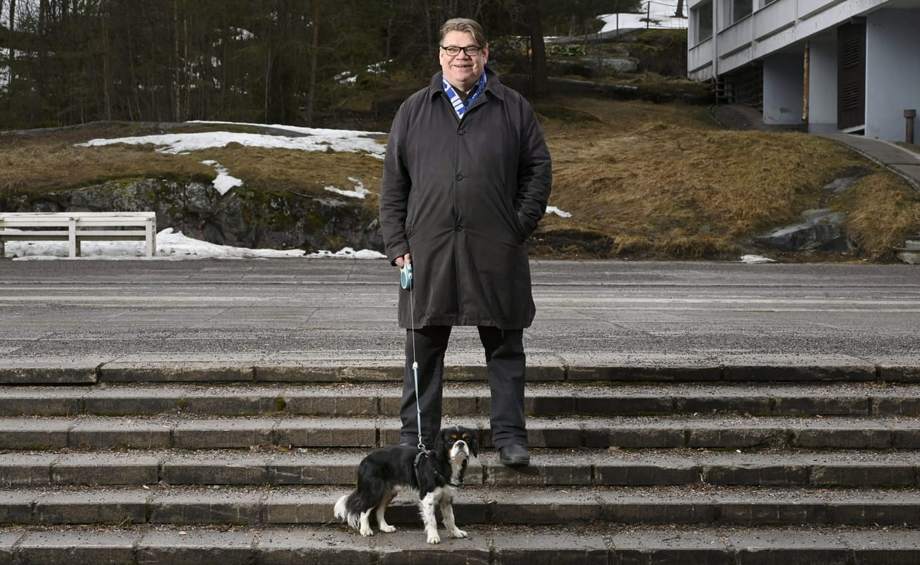 Timo Soinin lapset ovat lentäneet jo pesästä ja opiskelevat Jyväskylässä sekä Vaasassa. Nyt Soinin pitää ruodussa perheen 1-vuotias Bruno-koira.