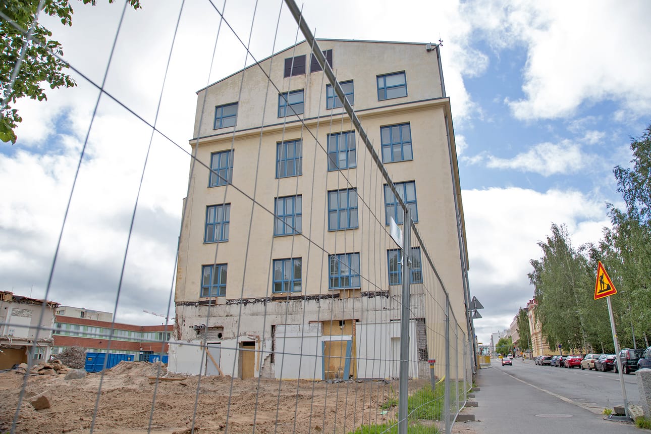 Myllytullin vanhan OSAOn tontin omistajuus vaihtui helmikuussa, kun Oulun seudun koulutuskuntayhtymä Osekk myi sen Lehto Asunnot Oy:lle ja Skanska Talonrakennus Oy:lle.
