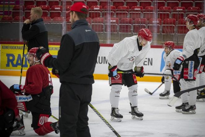 Erik Riska on joutunut kestämään monet tappioputket Sportin liigavuosien aikana. KUVA: JARNO PELLINEN