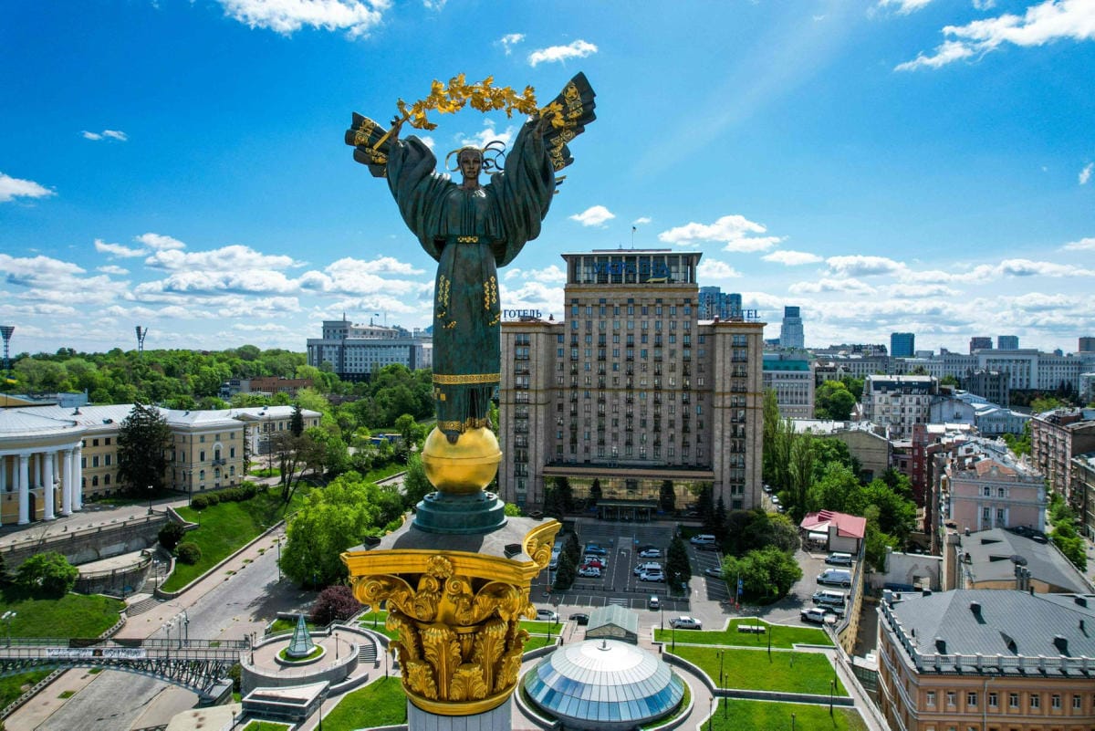 Ukrainassa on ollut voimassa poikkeustila siitä lähtien kun Venäjä hyökkäsi maahan vajaa kolme kuukautta sitten. Sitä on sen jälkeen jatkettu aina kuukausi kerrallaan. LEHTIKUVA/AFP
