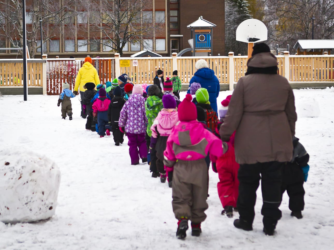 Yli 3-vuotiaiden ryhmät pienenevät syksyllä, samoin subjektiivisen varhaiskasvatusoikeuden rajoittaminen loppuu. Kunnat eivät saaneet varhaiskasvatusoikeuden raajamisella niin paljon säästöjä kuin ministeriö oli alunperin arvioinut.