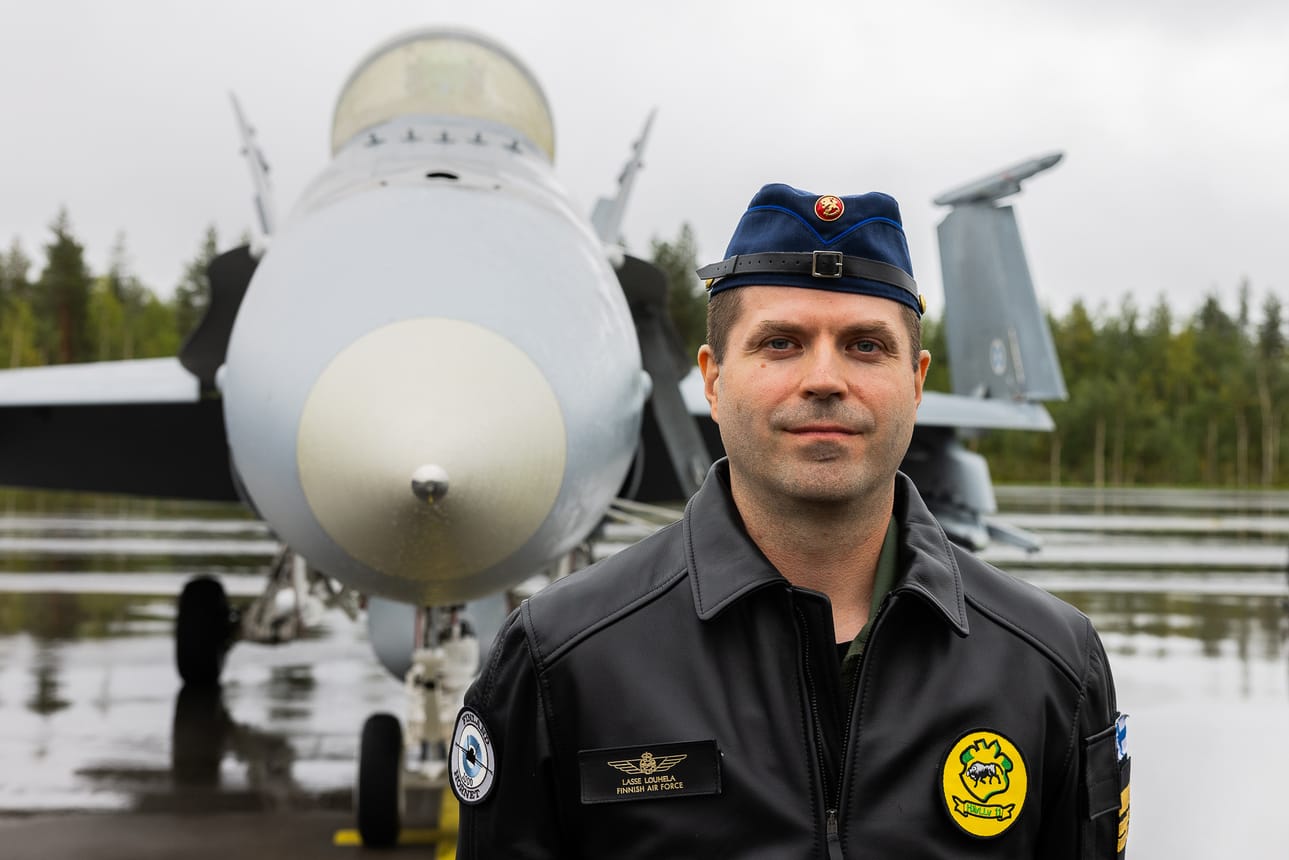 Lasse Louhela saattaa olla ensimmäinen suomalainen, joka pääsee F-35-hävittäjän ohjaimiin.