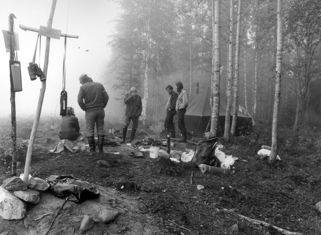 Kyläläiset ja luonnonsuojelijat pystyttivät Susisuolle leirin.