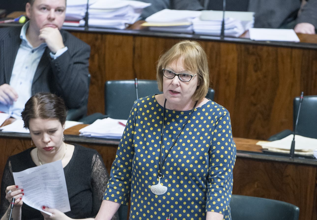 Perustuslakivaliokunnan puheenjohtaja Annika Lapintie (vas.) sanoo, ettei perustuslakivaliokunnan lausunto sosiaali- ja terveyspalvelujen valinnanvapaudesta ole valmistumassa tällä viikolla.