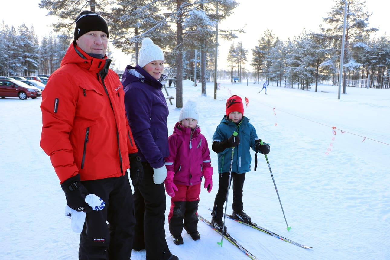 Kempeleläiset Hannu, Sanna, Pinja ja Peetu Pekkala kiertävät kaikki Rantalakeus-cupin kisat.