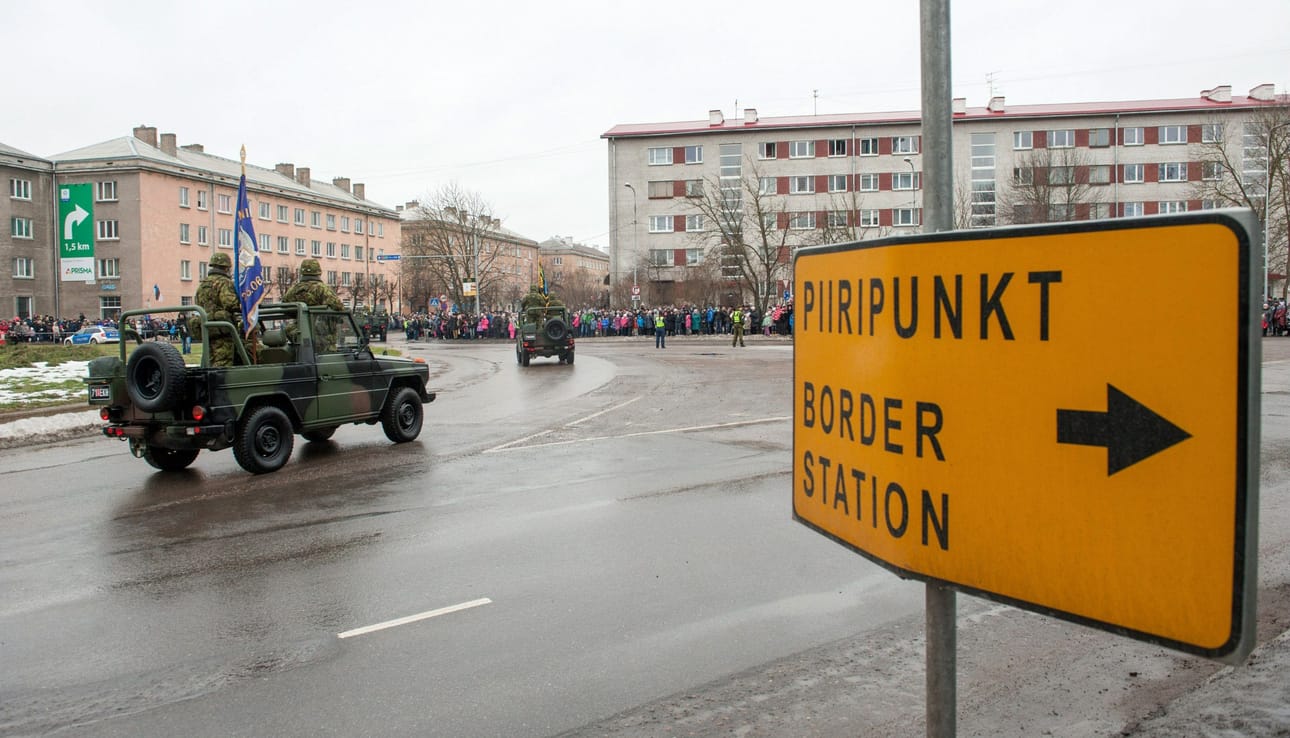 Viron poliisi- ja rajaviranomainen PPA sulki viikonlopuksi jalankulkijoilta pääsyn Venäjälle Narvan rajanylityspaikalta Koillis-Virossa. LEHTIKUVA/AFP