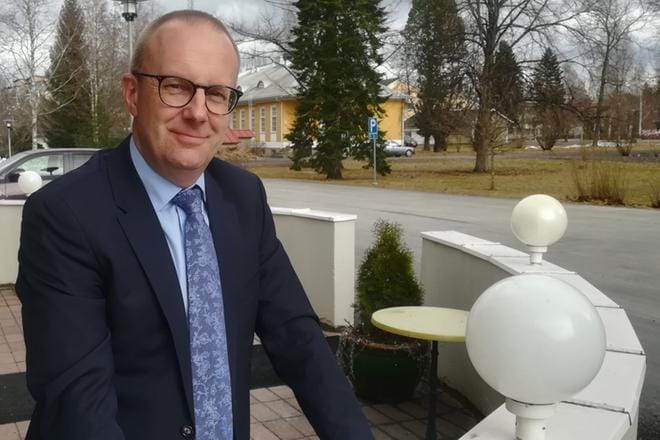 SAK:n puheenjohtaja Jarkko Eloranta toi keskusjärjestön tervehdyksen Seinäjoen seudun paikallisjärjestön 80-vuotisjuhlaan lauantaina. KUVA: MARJA TYYNISMAA