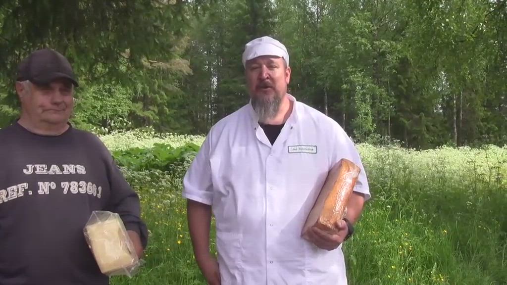 Juuso-karhu yllätti kaikki: Videon kuvaus sai huvittavan käänteen - näin kävi 5 kilon juustolle!