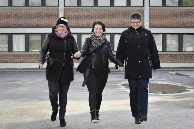 Piia Eerola (kok.), Minna Niemi (kesk.) ja Sari Muurimäki (sd.) toivovat Laihian pysyvän itsenäisenä kuntana huonosta taloudesta huolimatta. KUVA: SAMPPA TOIVONEN