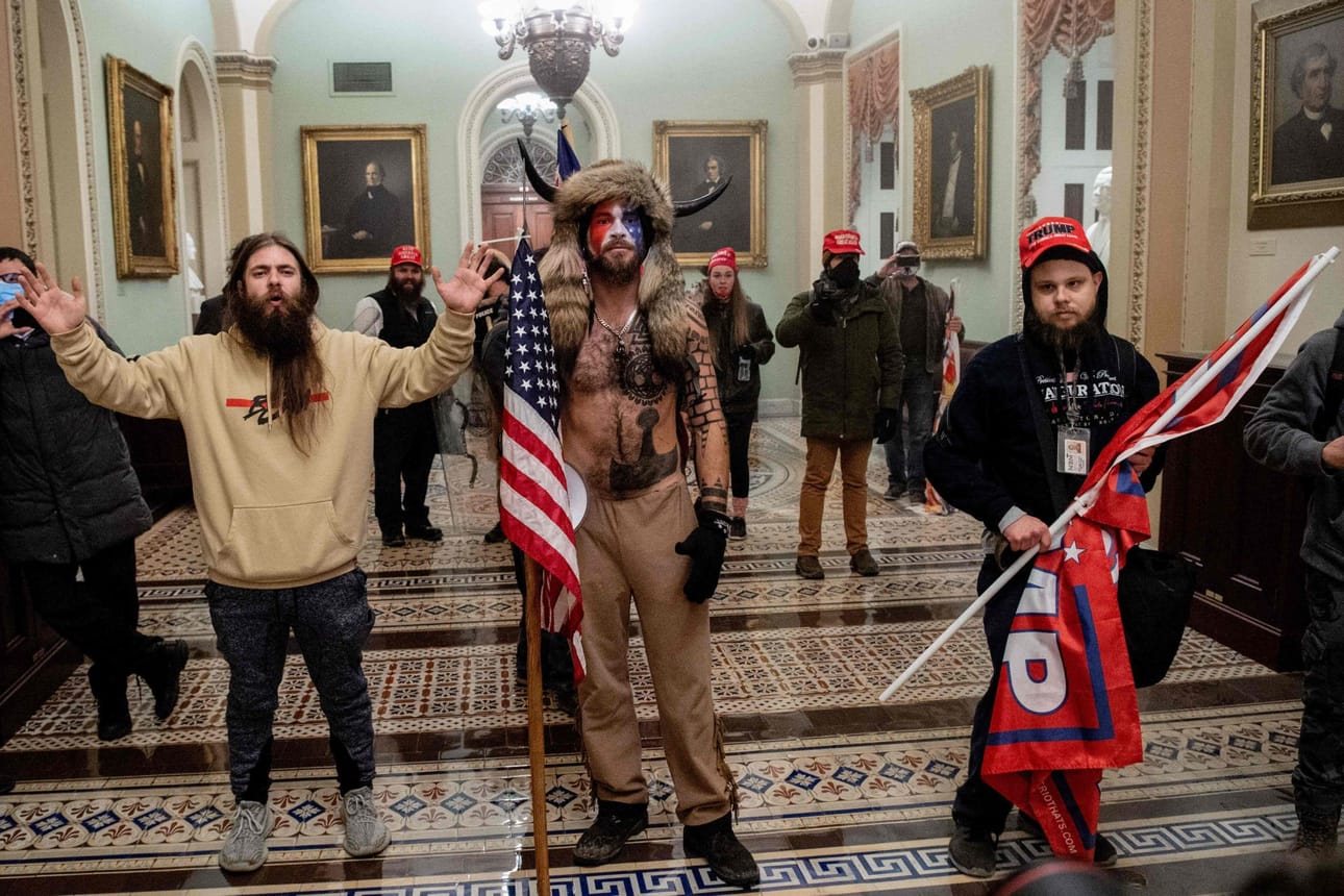 Trumpin kannattajat hyökkäsivät kongressitaloon, kun kongressi oli vahvistamassa Joe Bidenin presidentinvaalivoittoa. LEHTIKUVA/AFP