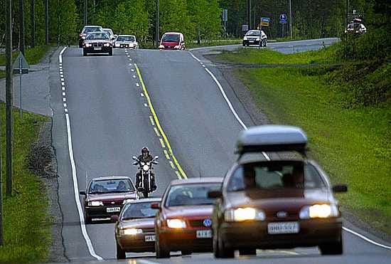 Vehviläinen: Autoilun verot kilometrien mukaan
