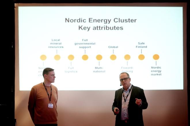 Vaasan kaupunginjohtaja Tomas Häyry esitteli Gigafactory-hakemusta. Samat teesit pätevät jokaiseen akkutehtaaseen, joka harkitsee Vaasaa. Kuva: Jaakko Elenius