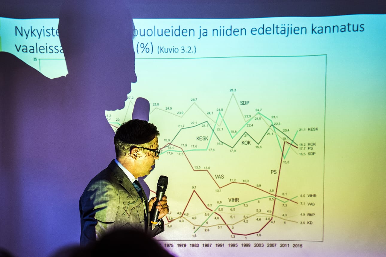 Valtiotieteen professori Kimmo Grönlundin mukaan median ja poliitikkojen painotukset Oulun seksuaalirikosasia julkisessa käsittelyssä ovat vahvistaneet perussuomalaisten kannatusta.