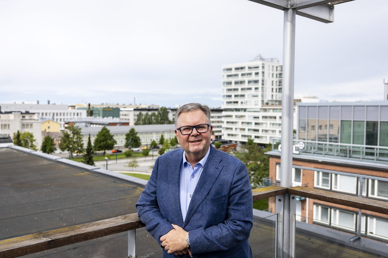 Oulun kauppakamarin toimitusjohtajan pestin jättävä Jari P. Tuovinen sanoo, että elinkeinoelämä Oulussa on 12 vuodessa muuttunut ja edistynyt, mutta jotkut asiat voisivat vielä parantuakin.