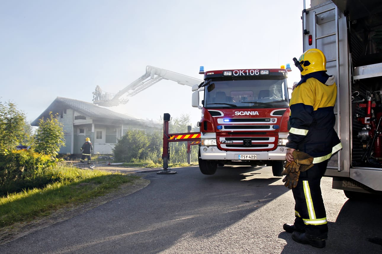 Omakotitalo kärsi pahoja vaurioita tulipalossa Limingassa.