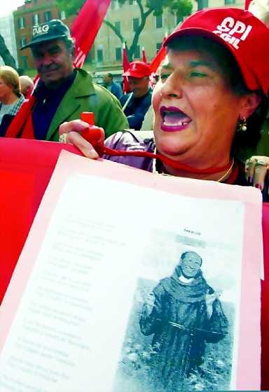 Protesti. Hallituksen eläkeuudistustus toi mielenosoittajat muun muassa Rooman kaduille.