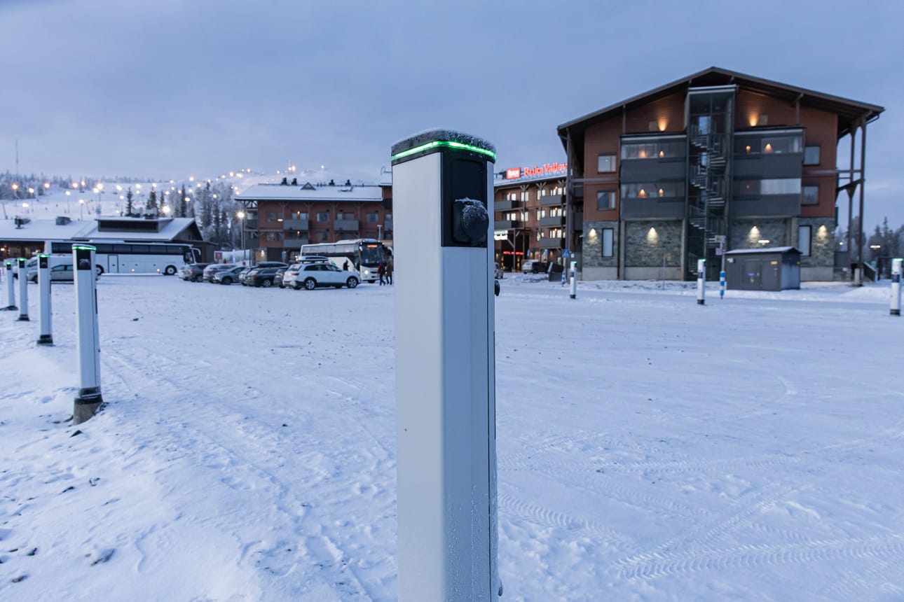 Sähköauton toimintamatka voi pakkasella kärsiä pahastikin. Muistatko paljonko?