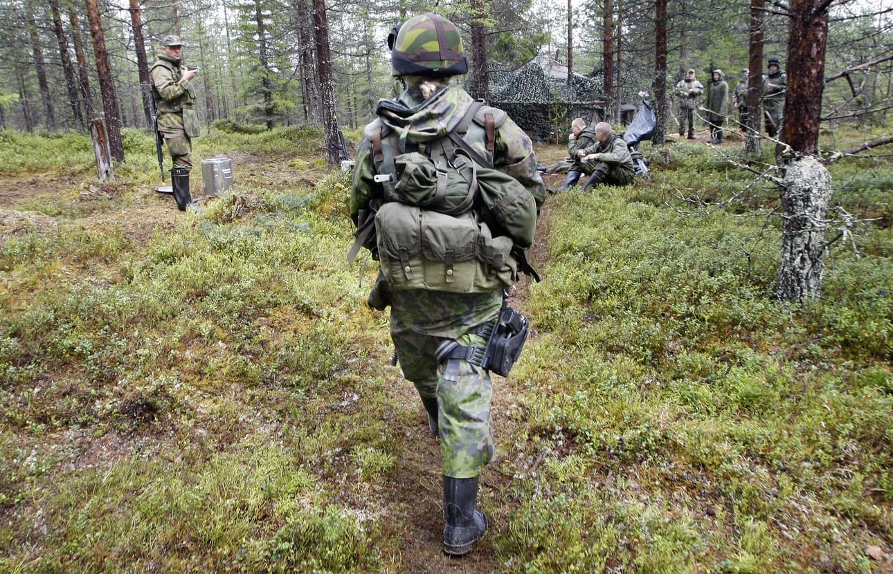 Maavoimat aloittaa suojelukoulutuksen Porin prikaatissa aidoilla taisteluaineilla, kuten sinappikaasulla ja sariinilla. Kuvituskuva.