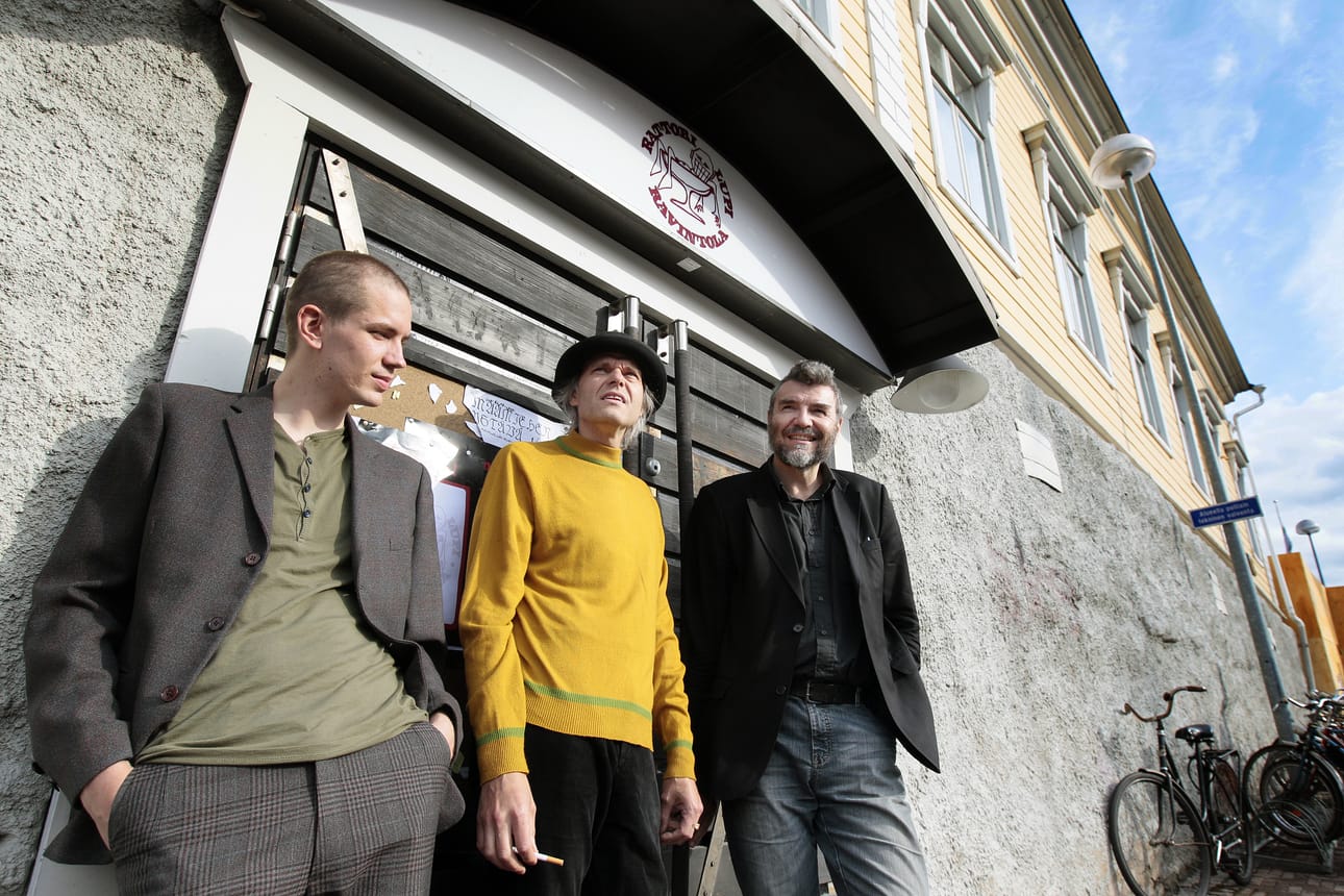 Mikko Neuvonen, PK Keränen ja Kauko Röyhkä Miss Farkku-Suomen kuvauksissa viime kesäkuussa.