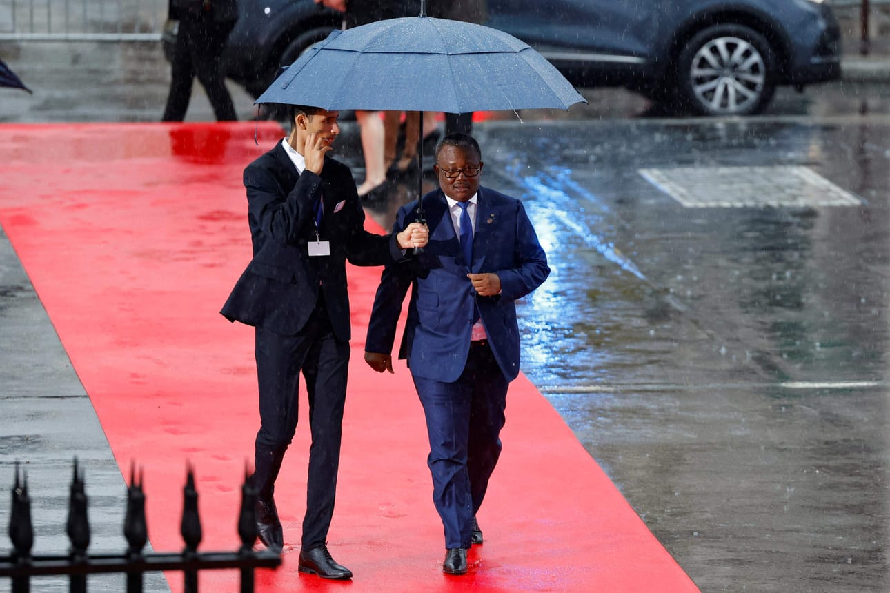 Guinea-Bissaun presidentti Umaro Sissoco Embalo (oik.) on nimittänyt kaksi uutta turvallisuusviranomaista suojelemaan turvallisuuttaan. Arkistokuva. LEHTIKUVA/AFP