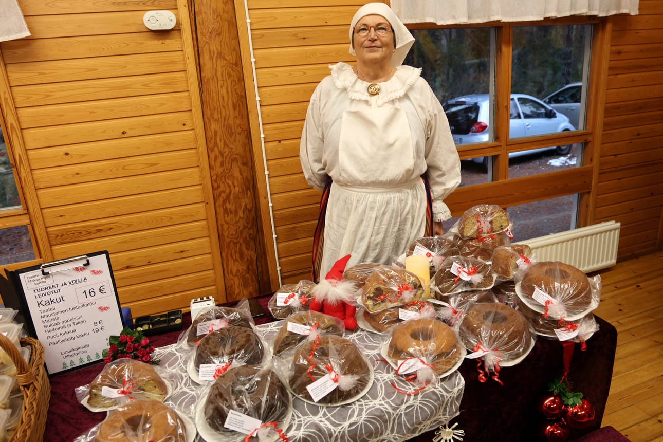 Satu Aho on leiponut joulunodotukseen sopivia kakkuja, kuten taatelikakkua.