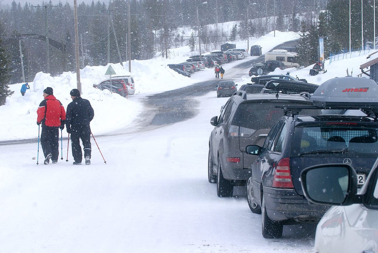 Autoja jonoksi asti Pikku-Syötteellä.