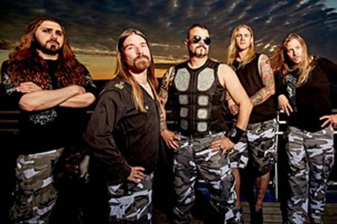 Ruotsalainen Sabaton esiintyi eilen Helsingissä täydelle jäähallille.