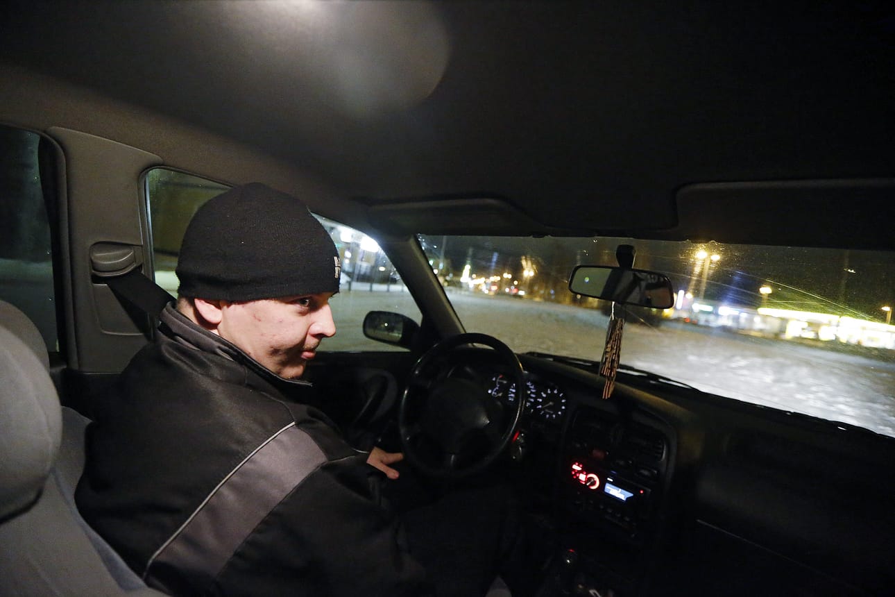 Petteri Keränen autoilemassa Muhoksen raitilla.