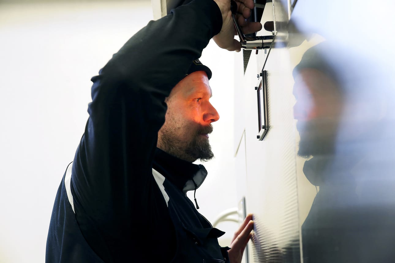 Polttoa voi tarkkailla krematorion pienestä ikkunasta.