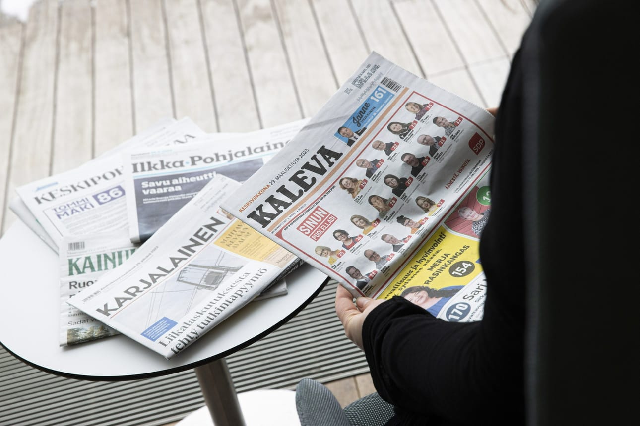 Lähes neljä viidestä tutkimukseen vastanneesta piti painettuja tai digitaalisia sanomalehtiä luotettavina. LEHTIKUVA / ANTTI HÄMÄLÄINEN