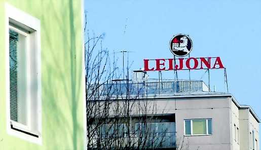 Mainos ehkä historiaan. Merikoskenkadulla Tuirassa oleva Leijona-valomainos on silmä-määräisen arvion mukaan huonossa kunnossa. Leaf pohtii parhaillaan, luopuuko se mainoksesta. Leaf lopetti makeisvalmistuksen Oulussa 1996.