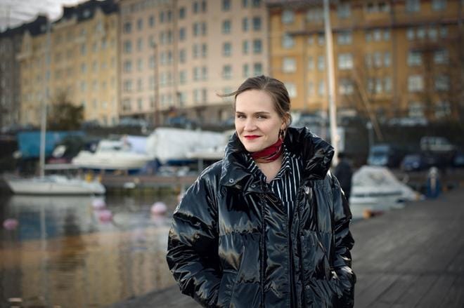Toimittaja Ronja Salmen uuden ohjelman tavoite on rohkaista kysymään ja hankkimaan tietoa sekä antaa vertaistukea samankaltaisten asioiden kanssa painiville nuorille naisille. Keskustelun toivotaan jatkuvan somessa. KUVA: Hanna-Maria Grönlund
